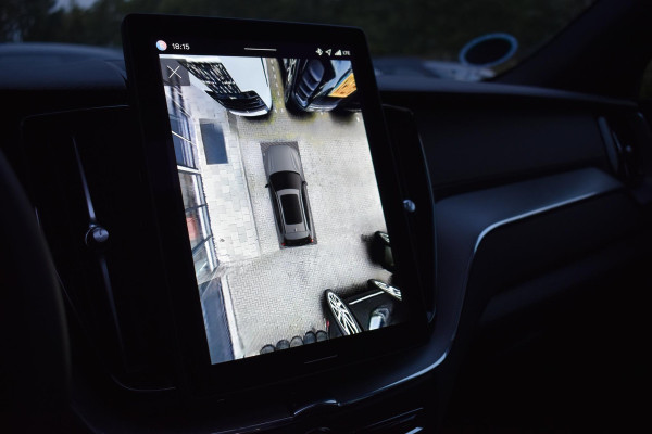 Volvo XC60 2.0 T8 Plug-in-hybrid AWD Ultra Black Edition Facelift Pano Massage Stoelkoeling HUD