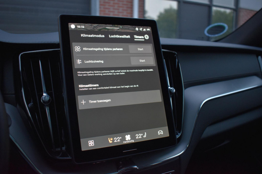 Volvo XC60 2.0 T8 Plug-in-hybrid AWD Ultra Black Edition Facelift Pano Massage Stoelkoeling HUD