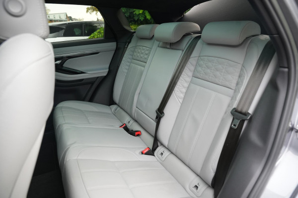 Land Rover Range Rover Evoque 1.5 P300e AWD Autobiography Afdaal assistent Apple carplay Keyless Pano Leder Adaptieve cruise control