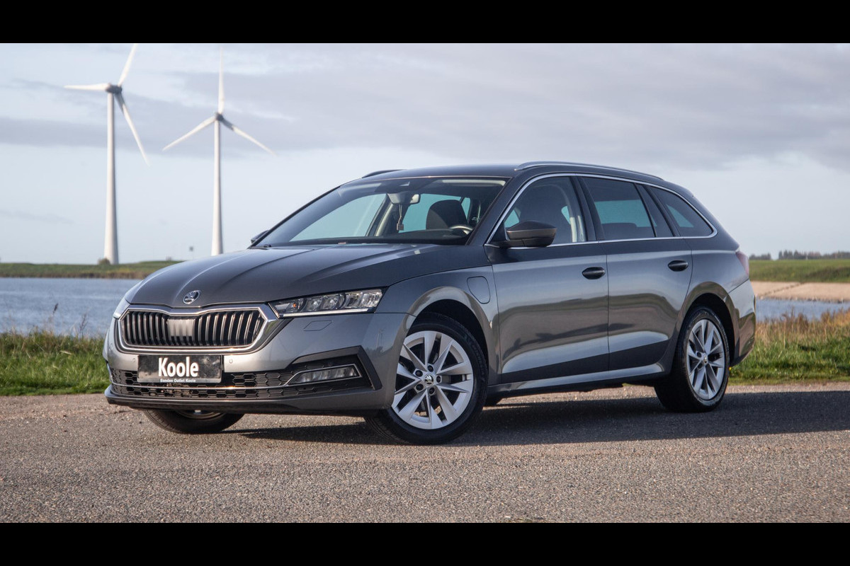 Škoda Octavia Combi 1.4 TSI iV PHEV Business Edition AIRCO / CRUISE CONTROLE / 204 PK / STOELVERWAMRING / NAVI /  CARPLAY / CAMERA
