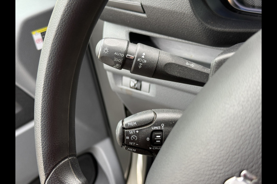 Peugeot e-Expert e-Expert 50kWh 136PK