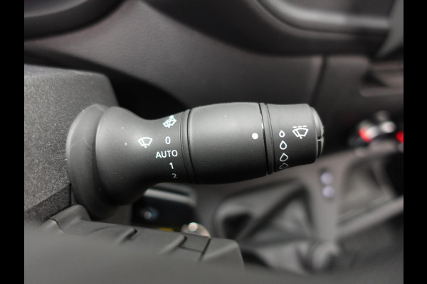 Renault Master T33 2.3 dCi 135PK L2H2 BPM VRIJ! Airco Cruise control Parkeersensoren Navigatie Trekhaak 3Zits Lat om lat Laadvloer Apple Carplay Android auto