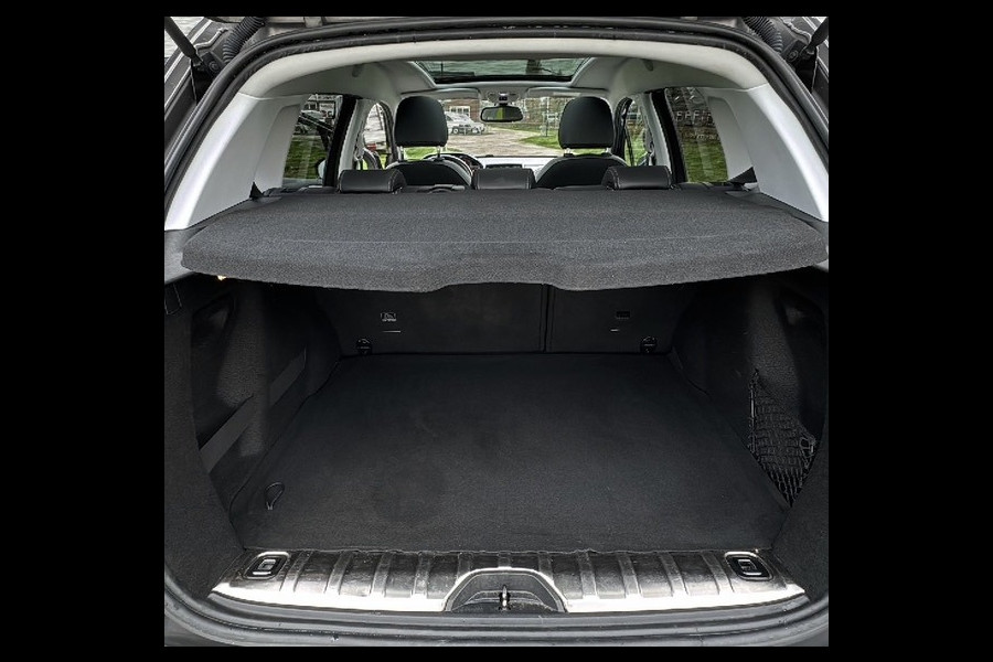 Peugeot 2008 1.2 PureTech Allure TREKHAAK LEDER PANORAMADAK LM VELGEN NAVI