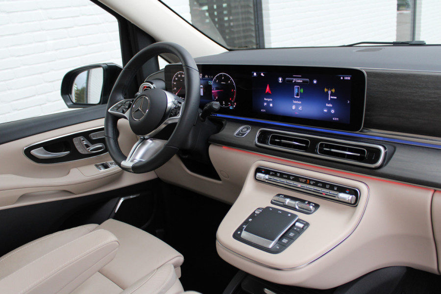 Mercedes-Benz V-Klasse 300d / AMG / 4-Matic / Luchtv / Panorama / Elec Stoel / 7-pers / Burmester / Vol Opties / NIEUWSTAAT