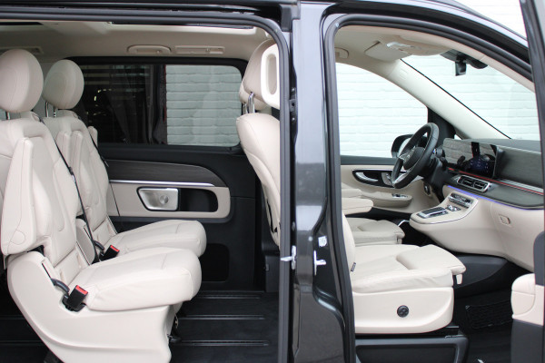 Mercedes-Benz V-Klasse 300d / AMG / 4-Matic / Luchtv / Panorama / Elec Stoel / 7-pers / Burmester / Vol Opties / NIEUWSTAAT
