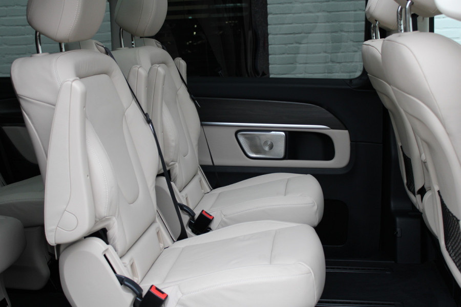 Mercedes-Benz V-Klasse 300d / AMG / 4-Matic / Luchtv / Panorama / Elec Stoel / 7-pers / Burmester / Vol Opties / NIEUWSTAAT