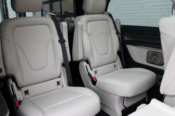 Mercedes-Benz V-Klasse 300d / AMG / 4-Matic / Luchtv / Panorama / Elec Stoel / 7-pers / Burmester / Vol Opties / NIEUWSTAAT