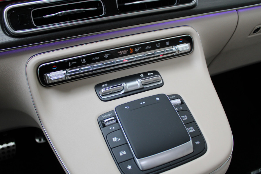 Mercedes-Benz V-Klasse 300d / AMG / 4-Matic / Luchtv / Panorama / Elec Stoel / 7-pers / Burmester / Vol Opties / NIEUWSTAAT