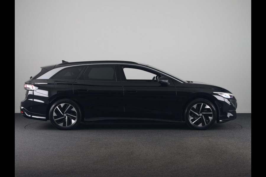 Volkswagen ID.7 Tourer Pro 77 kWh SOH 100% |286 pk | Navigatie | Warmtepomp | Trekhaak (wegklapbaar) | Parkeersensoren (Park assist) | Rondomzicht camera | Stoelverwarming | Matrix LED koplampen |