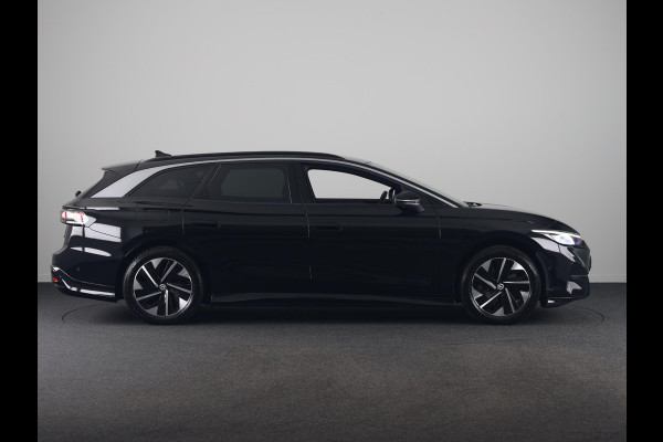 Volkswagen ID.7 Tourer Pro 77 kWh SOH 100% |286 pk | Navigatie | Warmtepomp | Trekhaak (wegklapbaar) | Parkeersensoren (Park assist) | Rondomzicht camera | Stoelverwarming | Matrix LED koplampen |