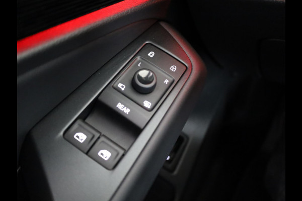 Volkswagen ID.7 Tourer Pro 77 kWh SOH 100% |286 pk | Navigatie | Warmtepomp | Trekhaak (wegklapbaar) | Parkeersensoren (Park assist) | Rondomzicht camera | Stoelverwarming | Matrix LED koplampen |