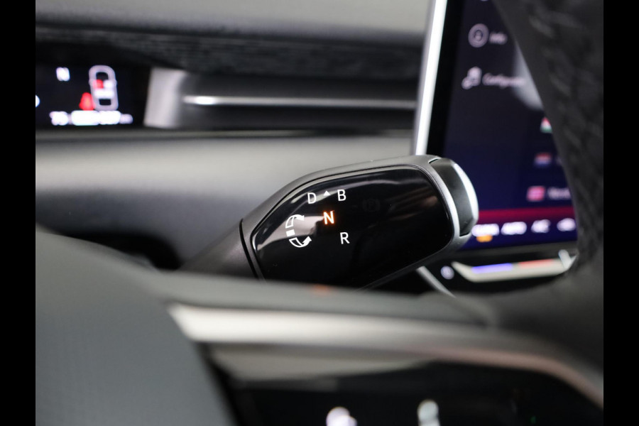 Volkswagen ID.7 Tourer Pro 77 kWh SOH 100% |286 pk | Navigatie | Warmtepomp | Trekhaak (wegklapbaar) | Parkeersensoren (Park assist) | Rondomzicht camera | Stoelverwarming | Matrix LED koplampen |