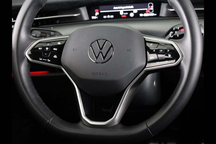 Volkswagen ID.7 Tourer Pro 77 kWh SOH 100% |286 pk | Navigatie | Warmtepomp | Trekhaak (wegklapbaar) | Parkeersensoren (Park assist) | Rondomzicht camera | Stoelverwarming | Matrix LED koplampen |