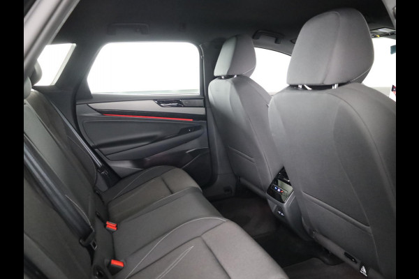 Volkswagen ID.7 Tourer Pro 77 kWh SOH 100% |286 pk | Navigatie | Warmtepomp | Trekhaak (wegklapbaar) | Parkeersensoren (Park assist) | Rondomzicht camera | Stoelverwarming | Matrix LED koplampen |