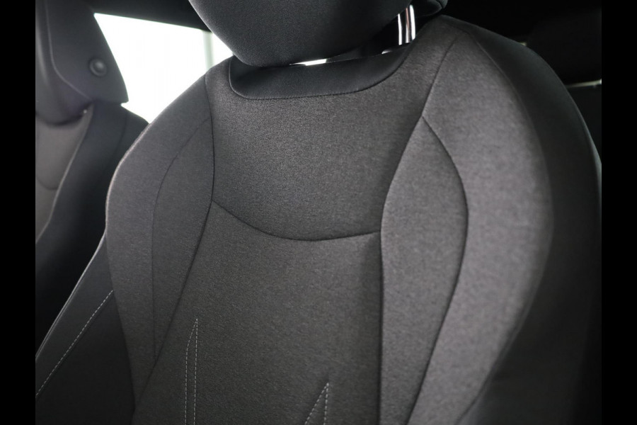 Volkswagen ID.7 Tourer Pro 77 kWh SOH 100% |286 pk | Navigatie | Warmtepomp | Trekhaak (wegklapbaar) | Parkeersensoren (Park assist) | Rondomzicht camera | Stoelverwarming | Matrix LED koplampen |