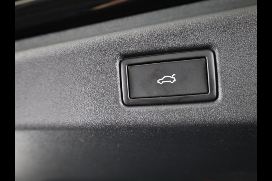 Volkswagen ID.7 Tourer Pro 77 kWh SOH 100% |286 pk | Navigatie | Warmtepomp | Trekhaak (wegklapbaar) | Parkeersensoren (Park assist) | Rondomzicht camera | Stoelverwarming | Matrix LED koplampen |