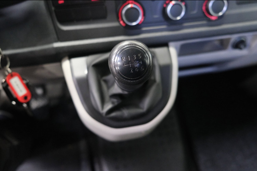 Volkswagen Transporter 2.0 TSI 150PK L2H2 Highline - N.A.P. Airco, Camera, PDC, Imperiaal, Trekhaak.