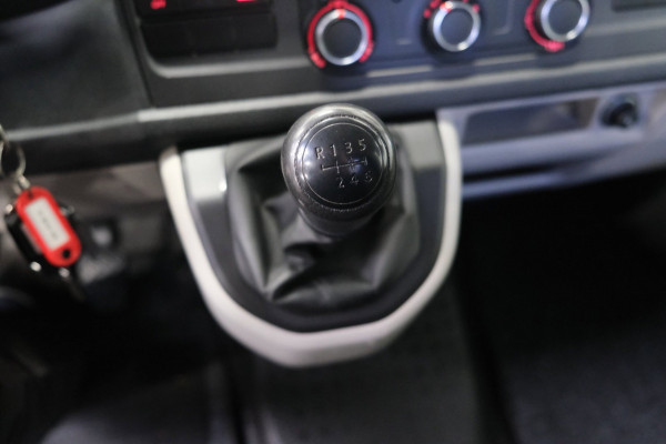 Volkswagen Transporter 2.0 TSI 150PK L2H2 Highline - N.A.P. Airco, Camera, PDC, Imperiaal, Trekhaak.