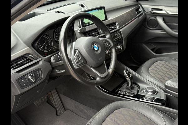 BMW X1 sDrive18i X LINE | HEAD UP | PANORAMA | CAMERA | STOELVERWARMING | PARKEERSENSOREN |