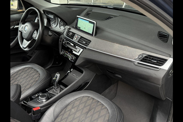 BMW X1 sDrive18i X LINE | HEAD UP | PANORAMA | CAMERA | STOELVERWARMING | PARKEERSENSOREN |