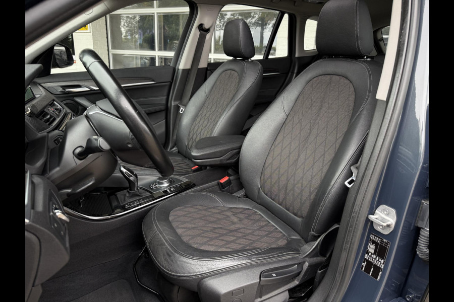 BMW X1 sDrive18i X LINE | HEAD UP | PANORAMA | CAMERA | STOELVERWARMING | PARKEERSENSOREN |