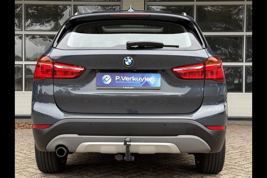 BMW X1 sDrive18i X LINE | HEAD UP | PANORAMA | CAMERA | STOELVERWARMING | PARKEERSENSOREN |