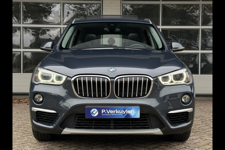 BMW X1 sDrive18i X LINE | HEAD UP | PANORAMA | CAMERA | STOELVERWARMING | PARKEERSENSOREN |