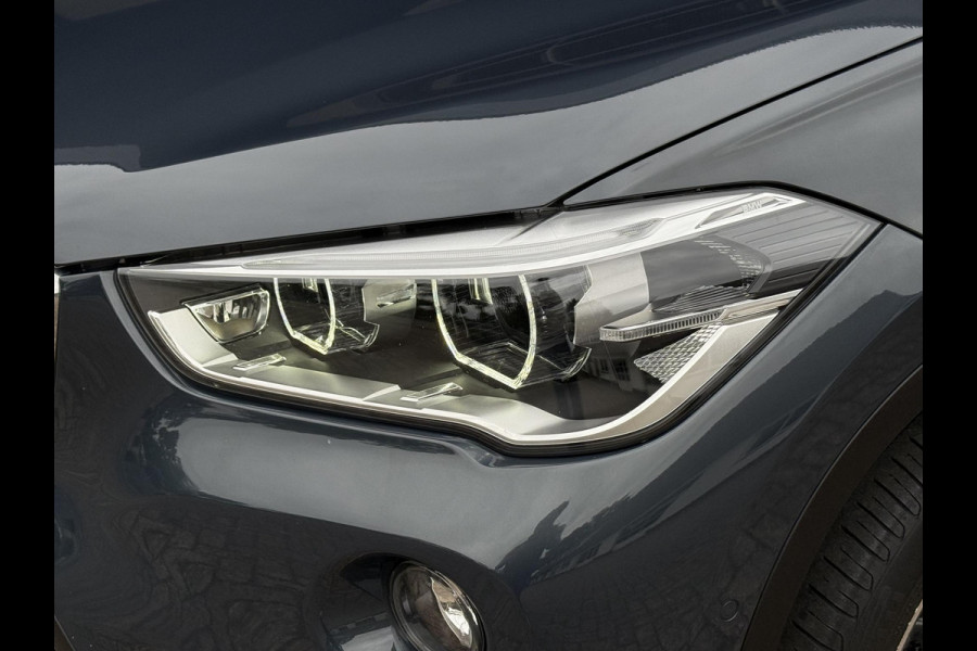 BMW X1 sDrive18i X LINE | HEAD UP | PANORAMA | CAMERA | STOELVERWARMING | PARKEERSENSOREN |