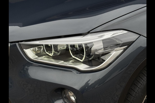 BMW X1 sDrive18i X LINE | HEAD UP | PANORAMA | CAMERA | STOELVERWARMING | PARKEERSENSOREN |
