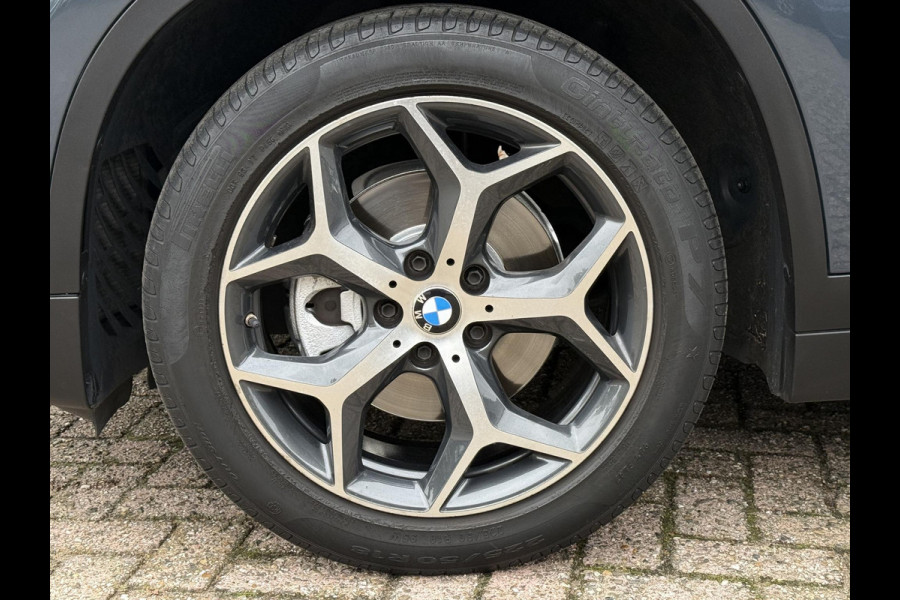 BMW X1 sDrive18i X LINE | HEAD UP | PANORAMA | CAMERA | STOELVERWARMING | PARKEERSENSOREN |
