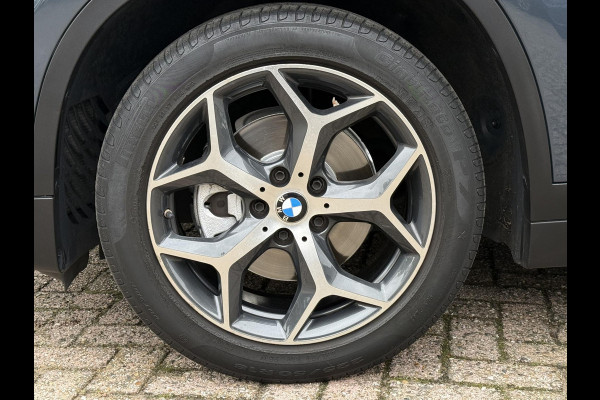 BMW X1 sDrive18i X LINE | HEAD UP | PANORAMA | CAMERA | STOELVERWARMING | PARKEERSENSOREN |