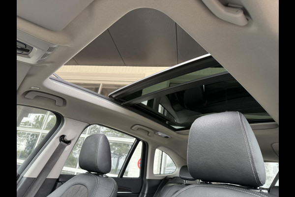 BMW X1 sDrive18i X LINE | HEAD UP | PANORAMA | CAMERA | STOELVERWARMING | PARKEERSENSOREN |