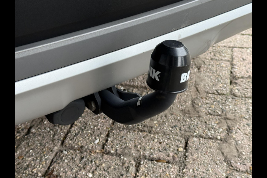 BMW X1 sDrive18i X LINE | HEAD UP | PANORAMA | CAMERA | STOELVERWARMING | PARKEERSENSOREN |