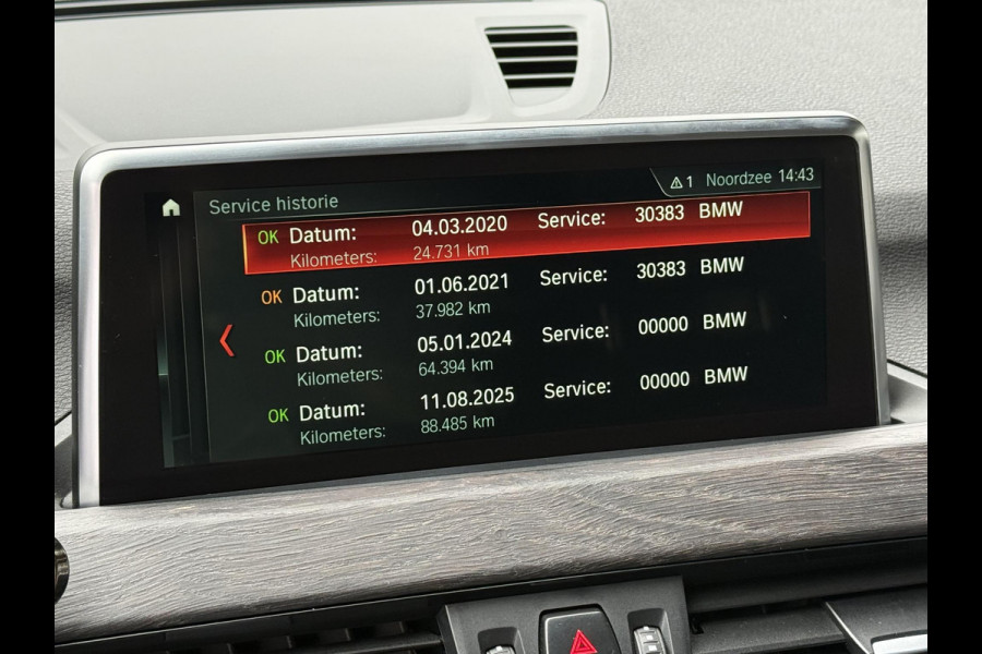 BMW X1 sDrive18i X LINE | HEAD UP | PANORAMA | CAMERA | STOELVERWARMING | PARKEERSENSOREN |