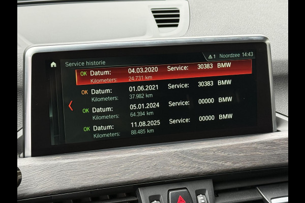 BMW X1 sDrive18i X LINE | HEAD UP | PANORAMA | CAMERA | STOELVERWARMING | PARKEERSENSOREN |