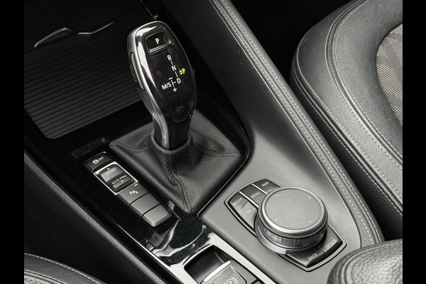 BMW X1 sDrive18i X LINE | HEAD UP | PANORAMA | CAMERA | STOELVERWARMING | PARKEERSENSOREN |