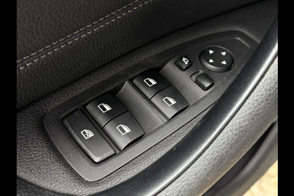 BMW X1 sDrive18i X LINE | HEAD UP | PANORAMA | CAMERA | STOELVERWARMING | PARKEERSENSOREN |