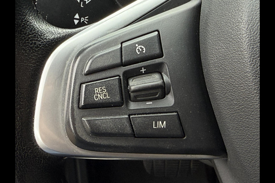 BMW X1 sDrive18i X LINE | HEAD UP | PANORAMA | CAMERA | STOELVERWARMING | PARKEERSENSOREN |