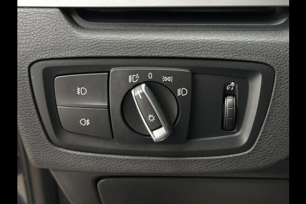BMW X1 sDrive18i X LINE | HEAD UP | PANORAMA | CAMERA | STOELVERWARMING | PARKEERSENSOREN |