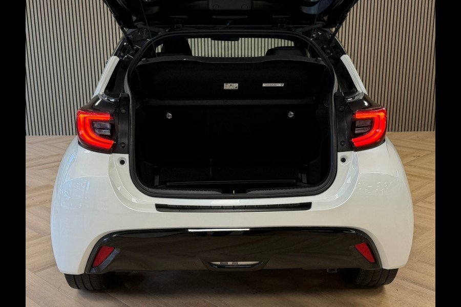 Toyota Yaris 1.5 Hybrid Sport AUT. CAMERA NAVIGATIE KEYLESS-GO LANE-ASSIST STOELVERWARMING AIRCO CRUISE