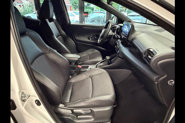 Toyota Yaris 1.5 Hybrid Sport AUT. CAMERA NAVIGATIE KEYLESS-GO LANE-ASSIST STOELVERWARMING AIRCO CRUISE