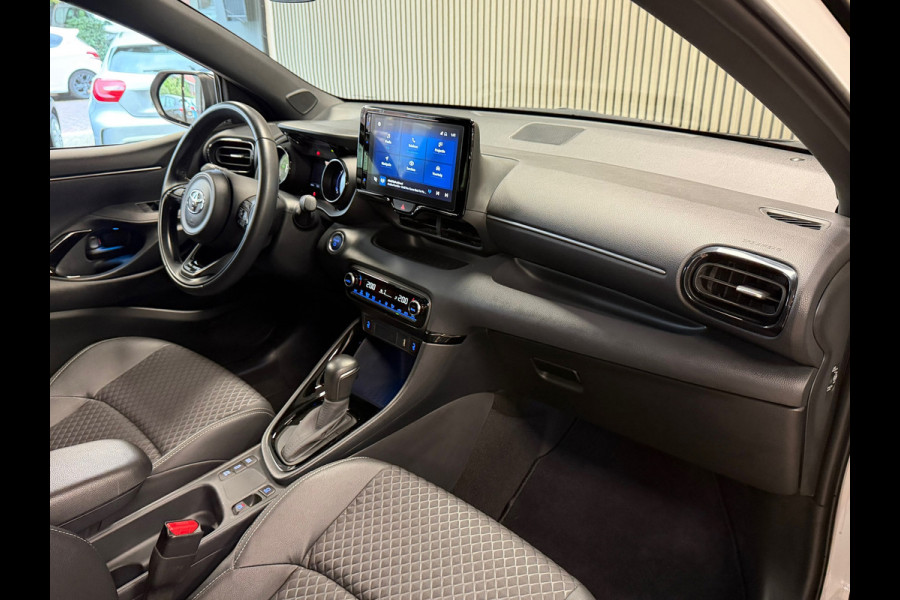 Toyota Yaris 1.5 Hybrid Sport AUT. CAMERA NAVIGATIE KEYLESS-GO LANE-ASSIST STOELVERWARMING AIRCO CRUISE