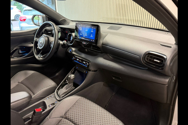 Toyota Yaris 1.5 Hybrid Sport AUT. CAMERA NAVIGATIE KEYLESS-GO LANE-ASSIST STOELVERWARMING AIRCO CRUISE