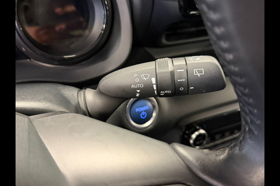 Toyota Yaris 1.5 Hybrid Sport AUT. CAMERA NAVIGATIE KEYLESS-GO LANE-ASSIST STOELVERWARMING AIRCO CRUISE