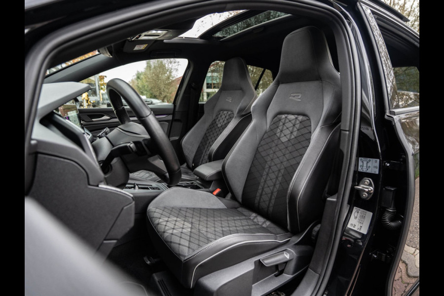 Volkswagen Golf 1.5 eTSI R-Line Pano/Matrix/Camera/Keyless