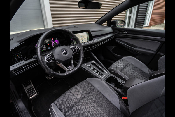 Volkswagen Golf 1.5 eTSI R-Line Pano/Matrix/Camera/Keyless