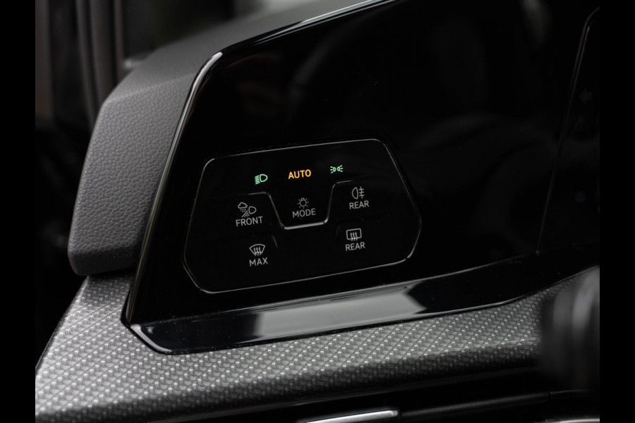 Volkswagen Golf 1.5 eTSI R-Line Pano/Matrix/Camera/Keyless