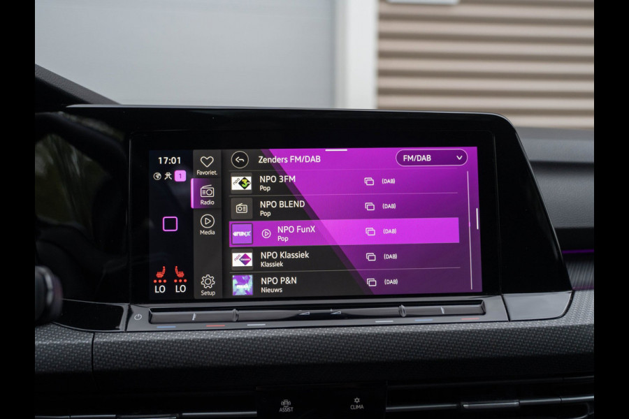 Volkswagen Golf 1.5 eTSI R-Line Pano/Matrix/Camera/Keyless