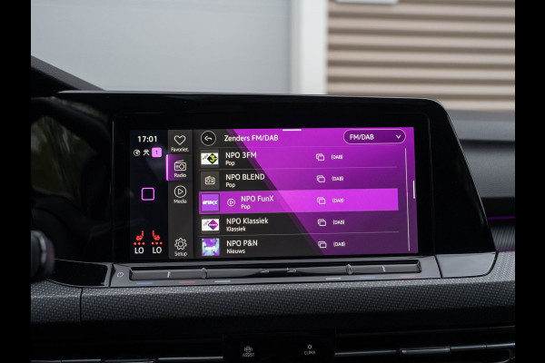 Volkswagen Golf 1.5 eTSI R-Line Pano/Matrix/Camera/Keyless