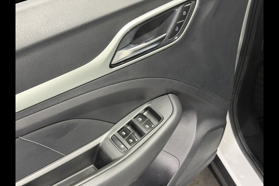 MG ZS EV Luxury 45 kWh | Panoramadak | Leder interieur | Keyless | ACC | Apple CarPlay - Android Auto